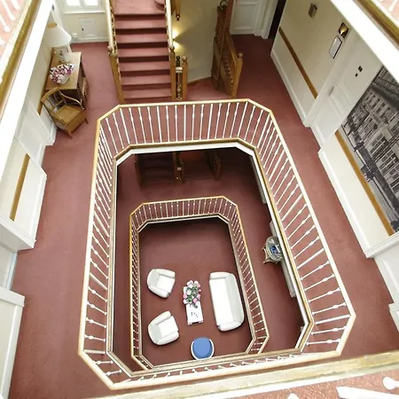 Hotel Grand De L'univers 3*