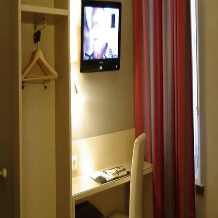 Hotel Grand De L'univers 3*